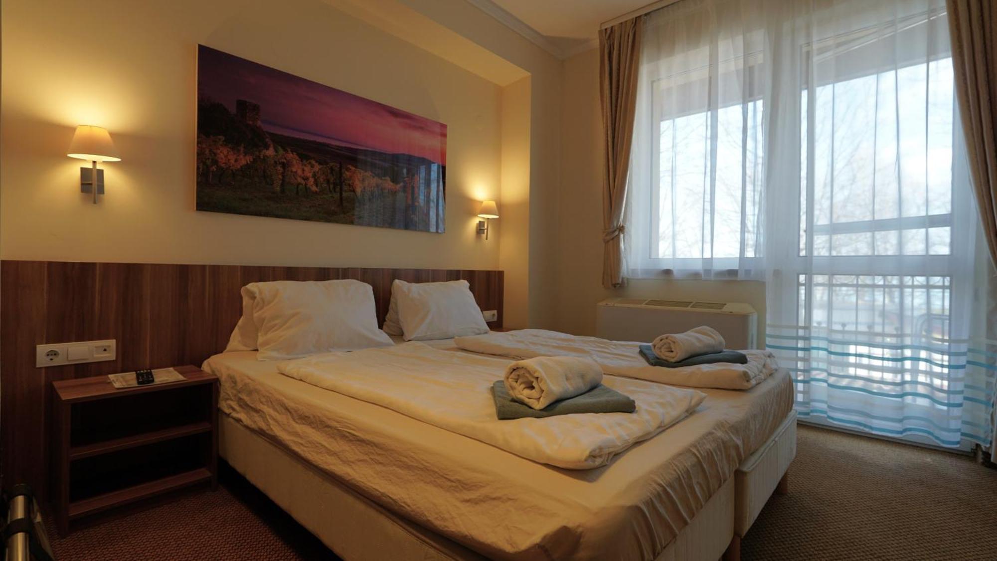 Balaton Colors Beach Hotel Шиофок Экстерьер фото